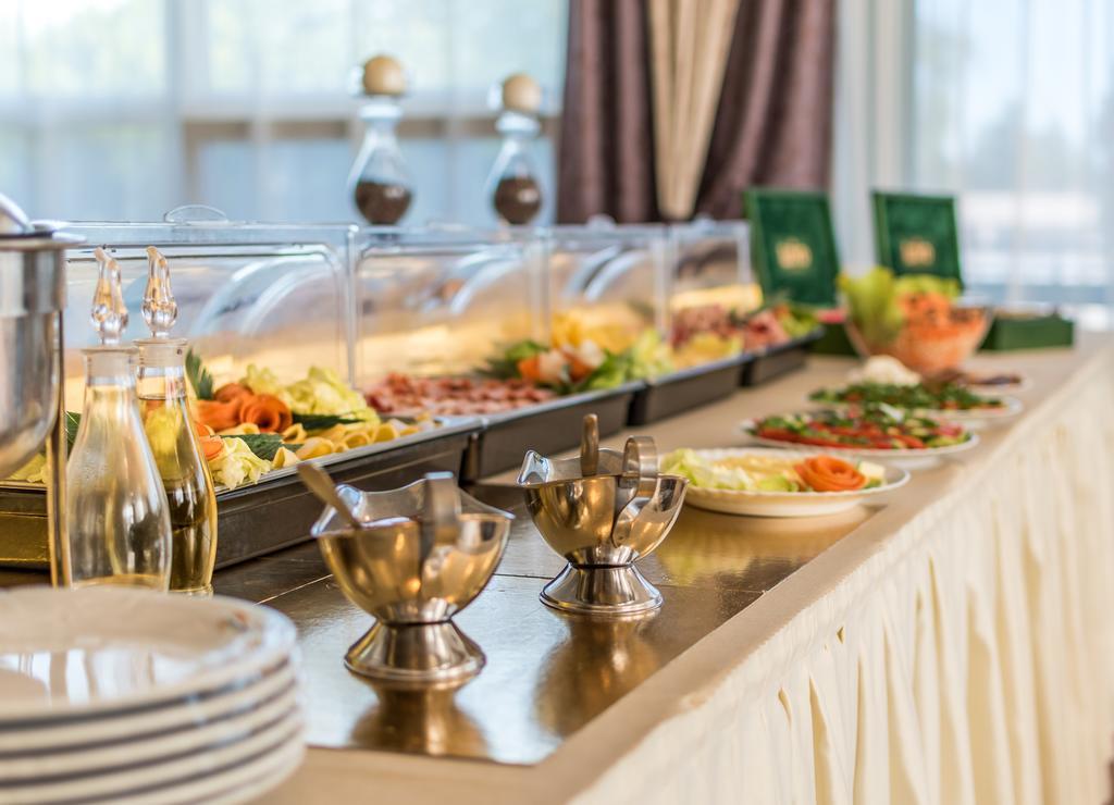 Interferie Cechsztyn Hotel อุสตรอเนียมอร์สเกีย ภายนอก รูปภาพ